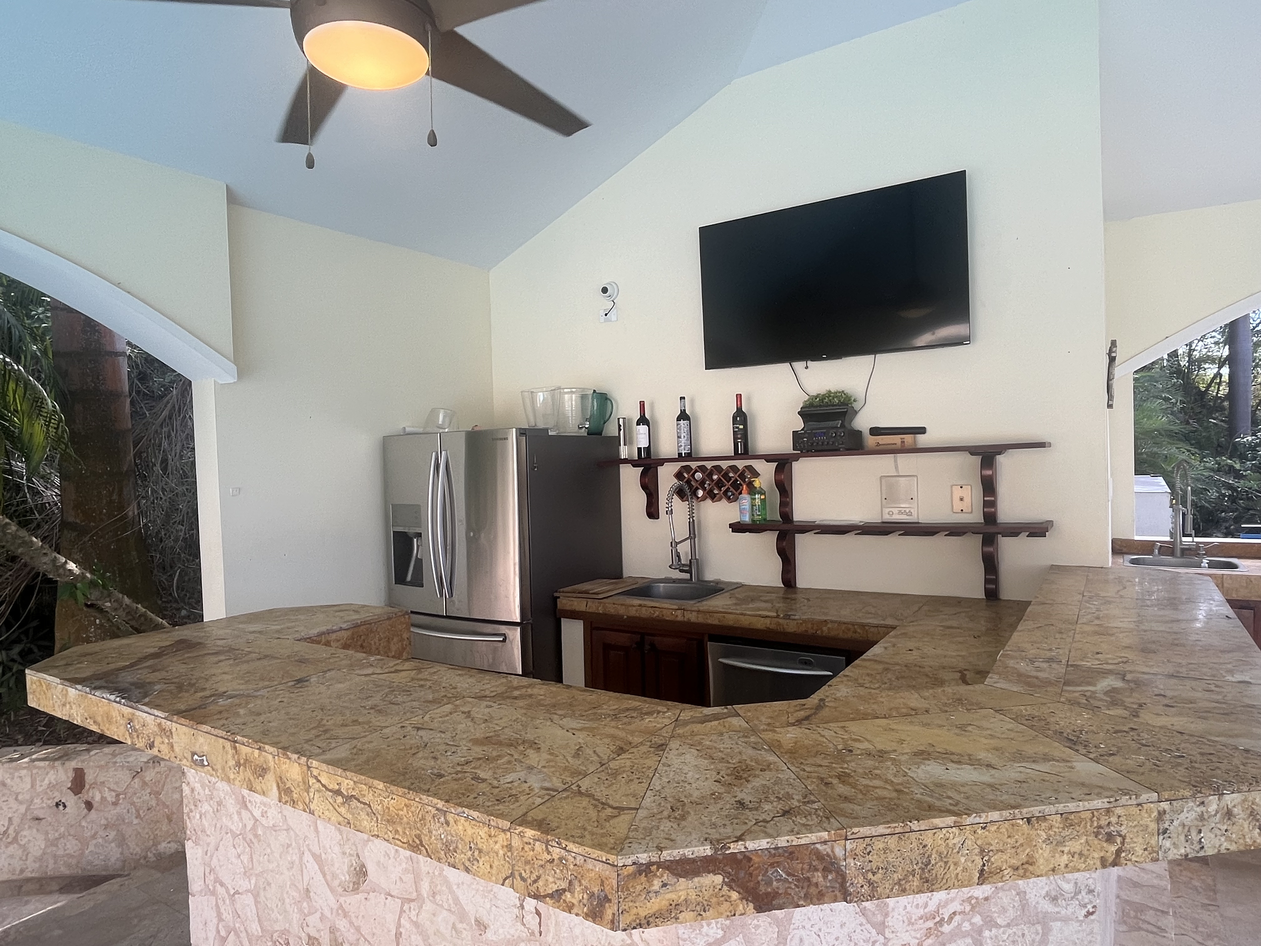 Pool house and kitchen facilities